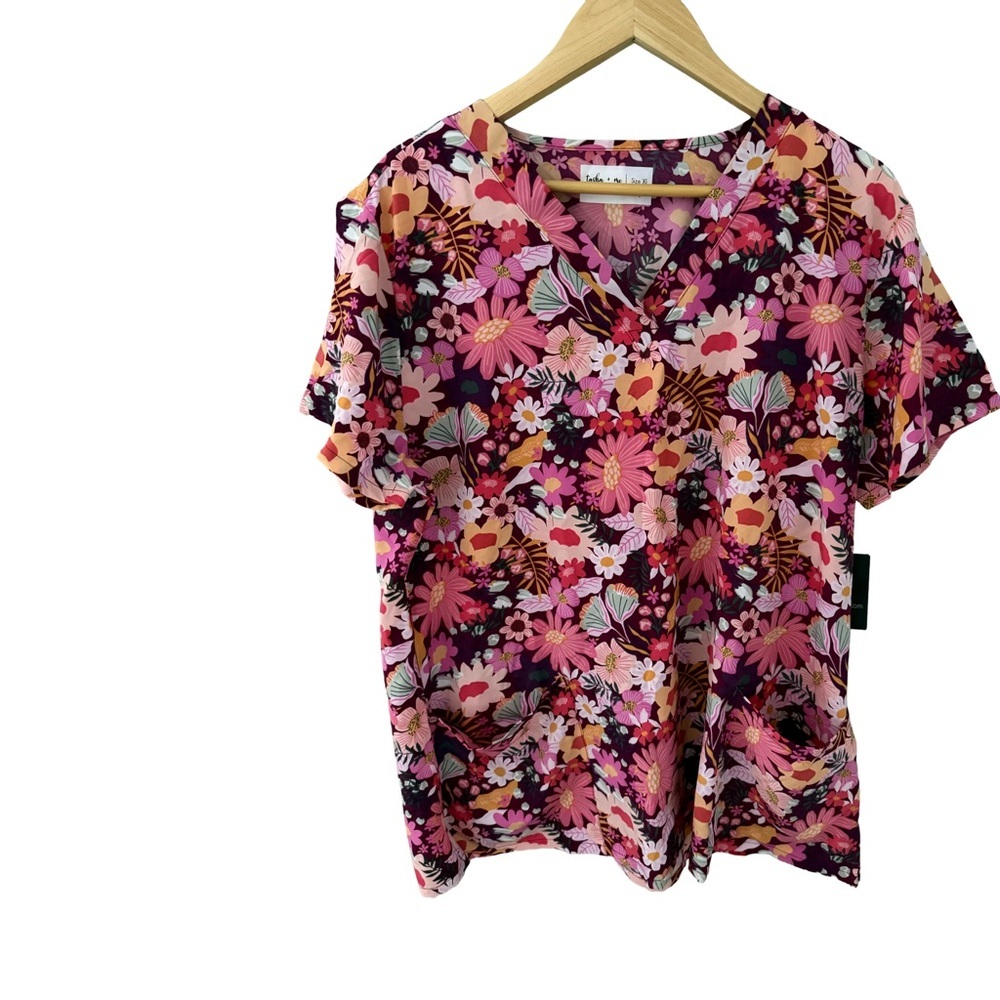 Tasha & Me Women's V-Neck Floral Print Scrub Top NWT Size XL